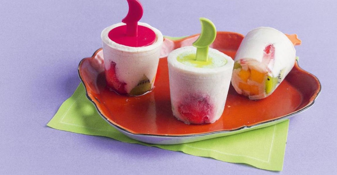 Copinhos de frutas e iogurte