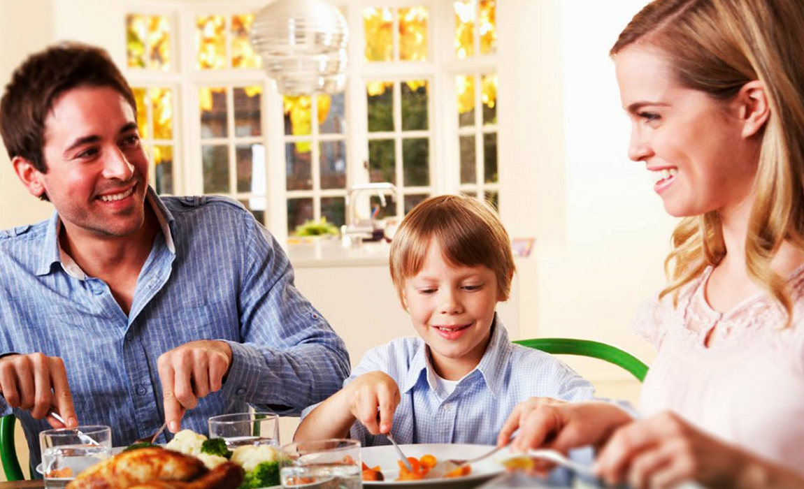 Pais sÃ£o exemplos na hora da alimentaÃ§Ã£o