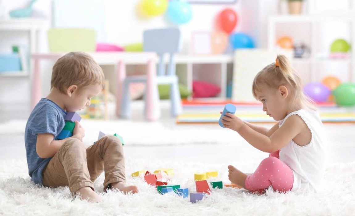 As crianças precisam de menos brinquedos para brincar melhor