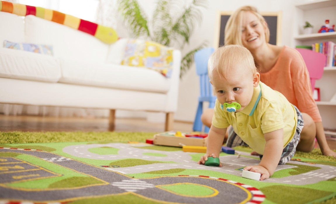 QUESTIONAMENTOS MATERNOS: FICAR EM CASA X TRABALHAR FORA