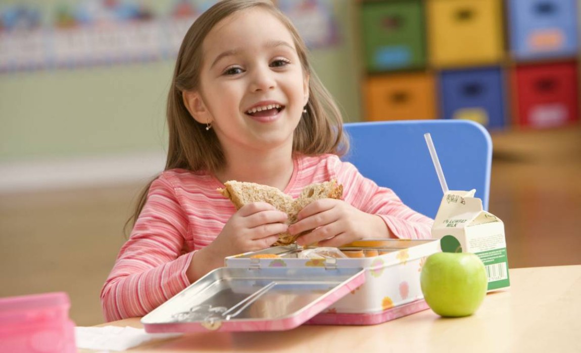 Saiba como montar uma lancheira escolar saudável